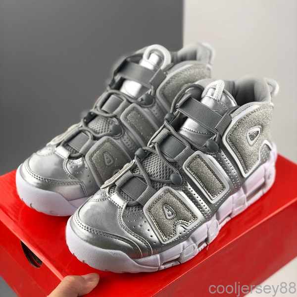

2020 More Uptempo OG Mens Basketball Shoes Metallic silver Men Scottie Pippen PE Triple Trainers Sports Sneakers Outdoor des Chaussures off