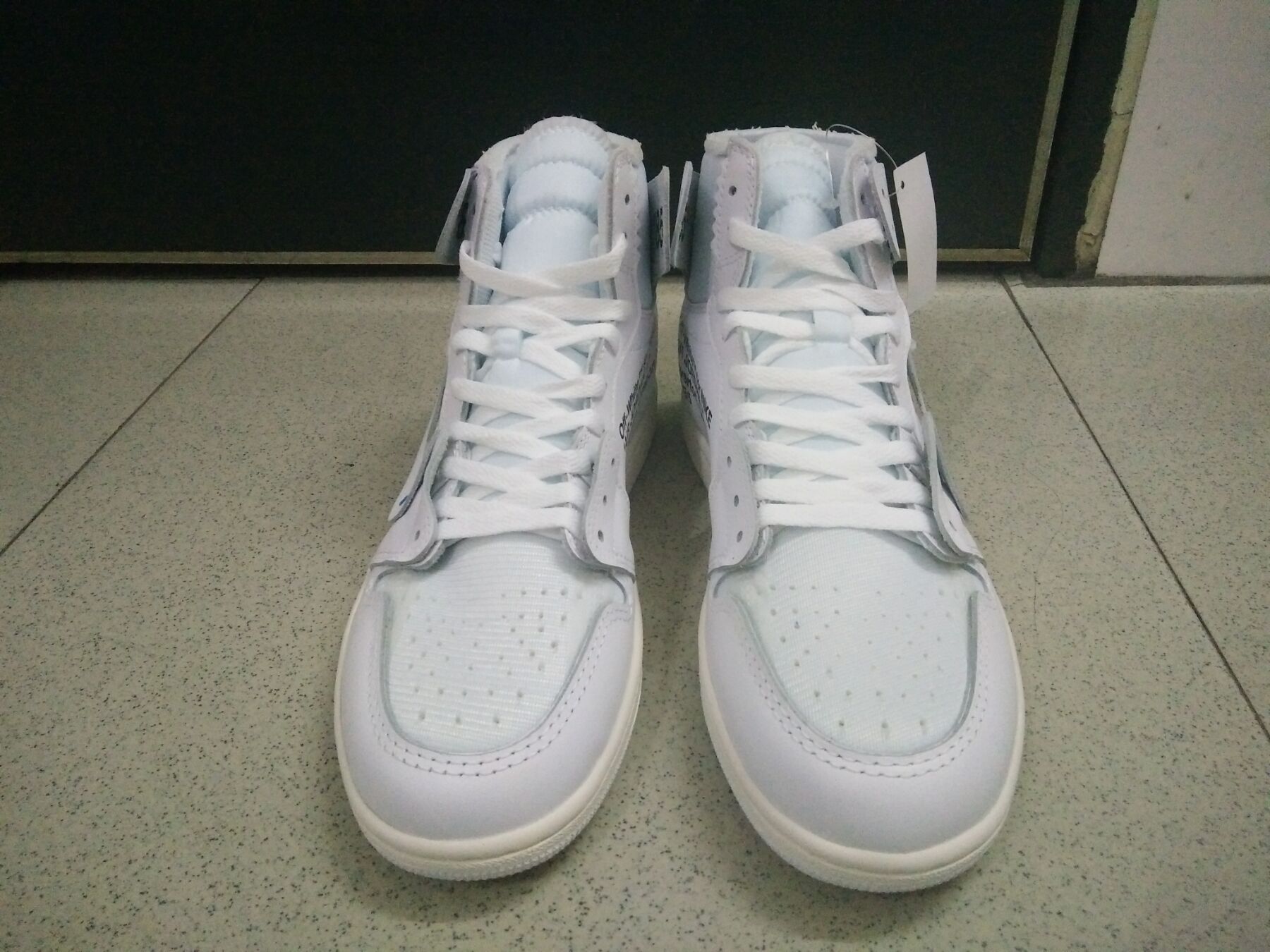 

WHITE basketball shoes AQ0818-100 athletic shoes