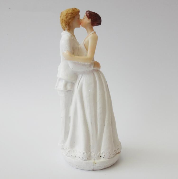 

Lovely Wedding Cake Decoration White And Black Bride And Bridegroom Couple Figures Toppers Classic Kissing Hug cheap sale