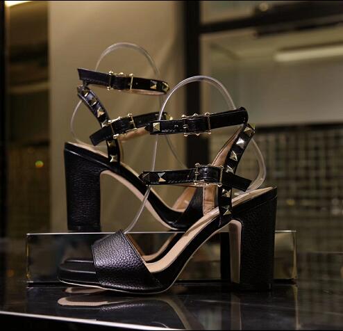

Spring/summer New Women's Thick-heeled Peep-toe Sandals In Leather, Rivet Sandals Popular In Europe and The United States #05, Black