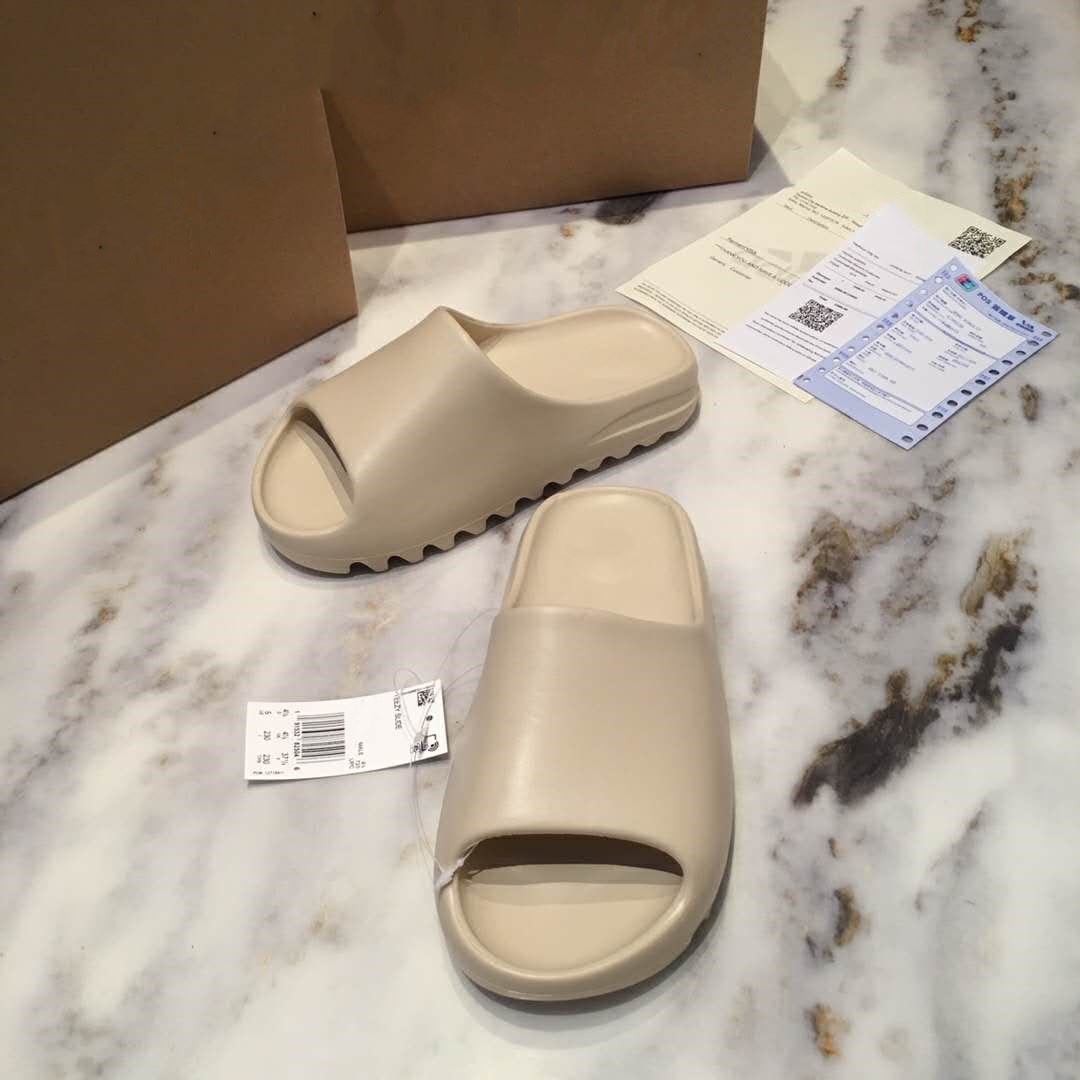 

2020 Lastest Slides Foam Runner Bone EVA Slippers Luxury Fashion Designer Men Sandal Beach Casual ShoesWomen Cool Wide Flat Mules with box, Black