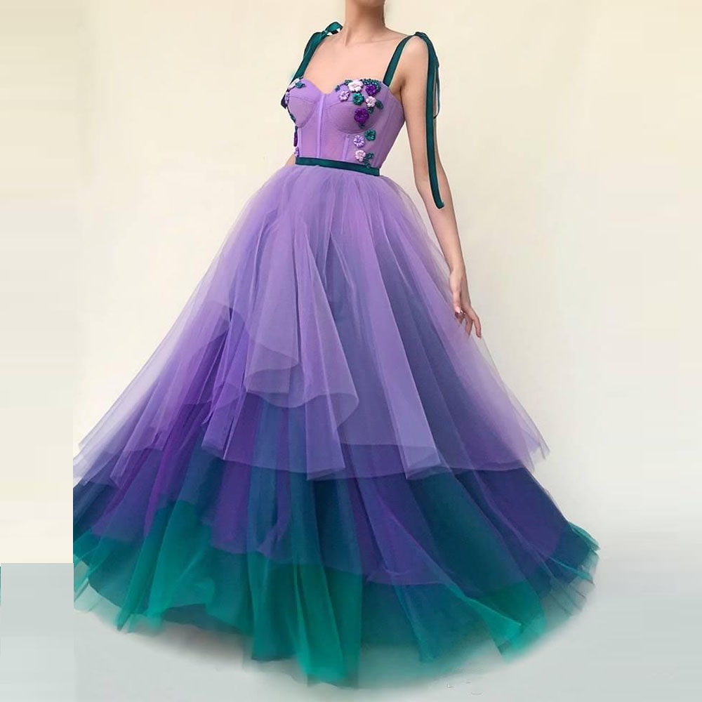 Spaghetti bandes des robes de bal en ligne avec des fleurs ornées de longues femmes robes de fête de soirée
