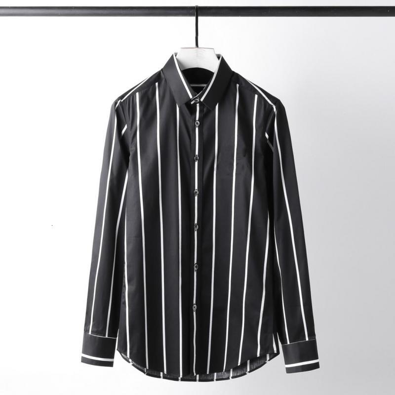 camisa negra con rayas blancas hombre