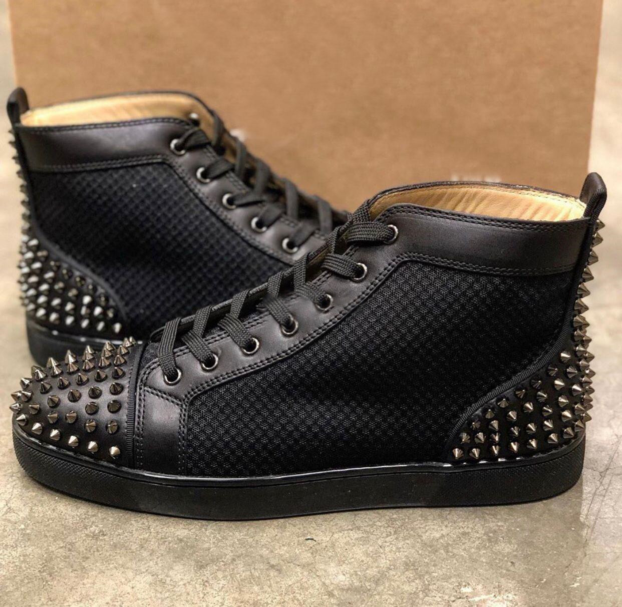 Designers de luxe en cuir noire en similicuir Spikes Casual Hommes Haute Qualité Haute Qualité High Top Femmes, Hommes Red Bas Sneakers Chaussure