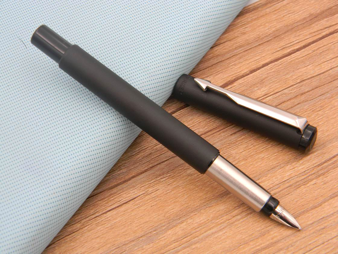 

2pc Parker Classic Matte Black With Silver Trim Medium Nib Fountain Pen