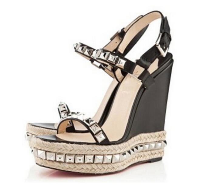 Nom DESIGNERS sandales bas Chaussures chaussures femmes hommes de luxe en rouge femmes cataclou sandales Wedges avec des rivets pompes mariage ch