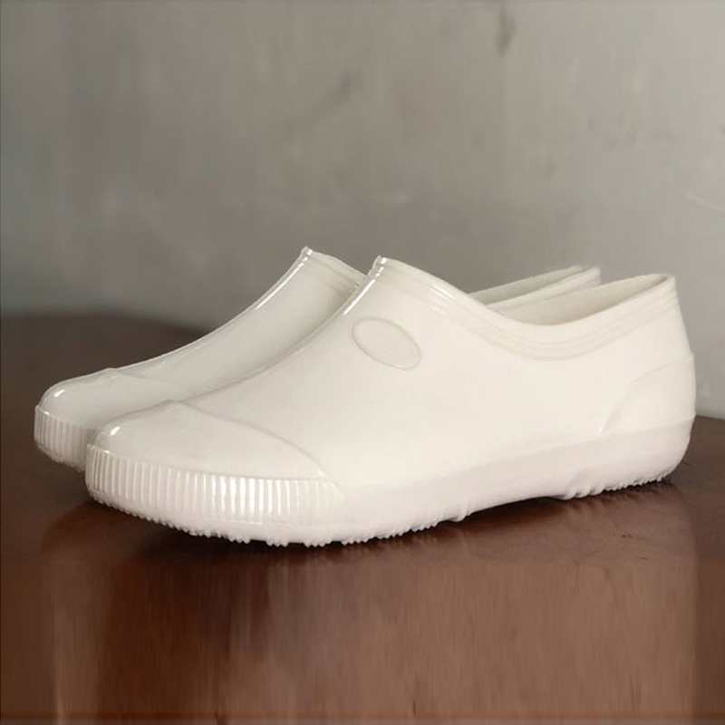 low-cut shoes
