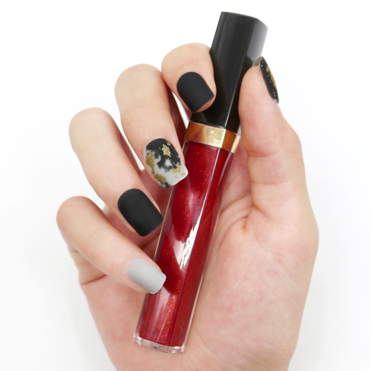 

24pcs False Nails For Women black and white 3D Fashion Cute Style Short Artificial Fake Nail Tip Free Glue DIY Tool