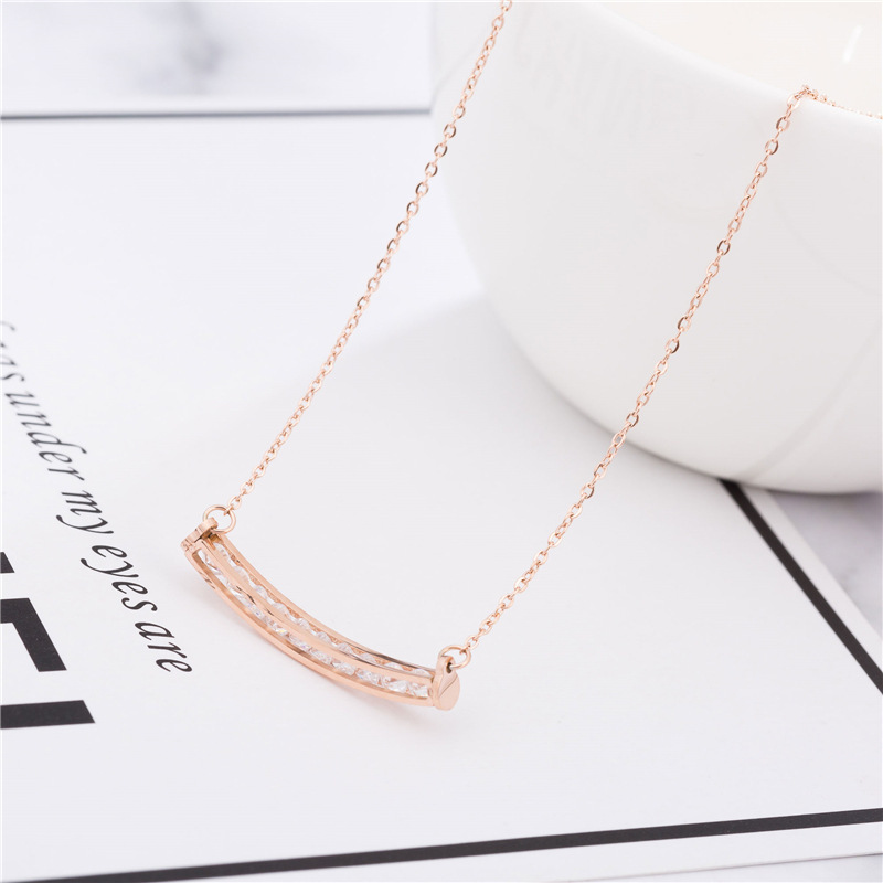 

New Design Classic Crystal Zircon Rose Gold Stainless Steel Pendant Necklace