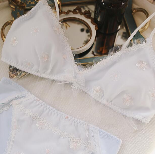 

100% Real Photo M L Lolita Sexy Cute Kawaii Floral Embroidery Chiffon Day Night Wireless Seamless Bra Panties Set Bikini RB510, White
