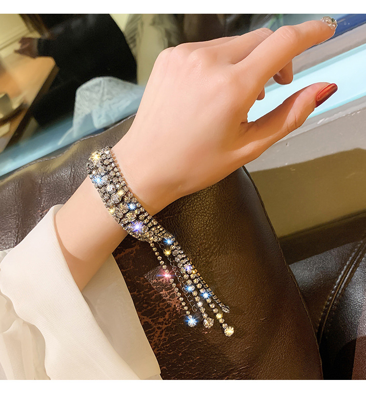 

new Europe fashionable and exaggerated rhinestone crystal female bracelet ladies retro hot style bracelet
