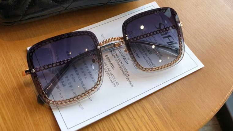 

Gold/Blue Square Chain Sunglasses Women Sunmmer Holiday Sun Glasses Fashion Sunglasses Shades New with box