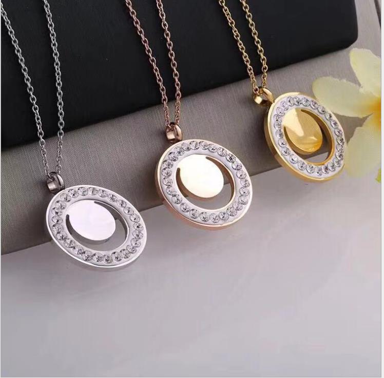 

Titanium steel pancake necklace, women's diamond inlaid Rose Gold Lock bone chain, assorted pancake necklace trend
