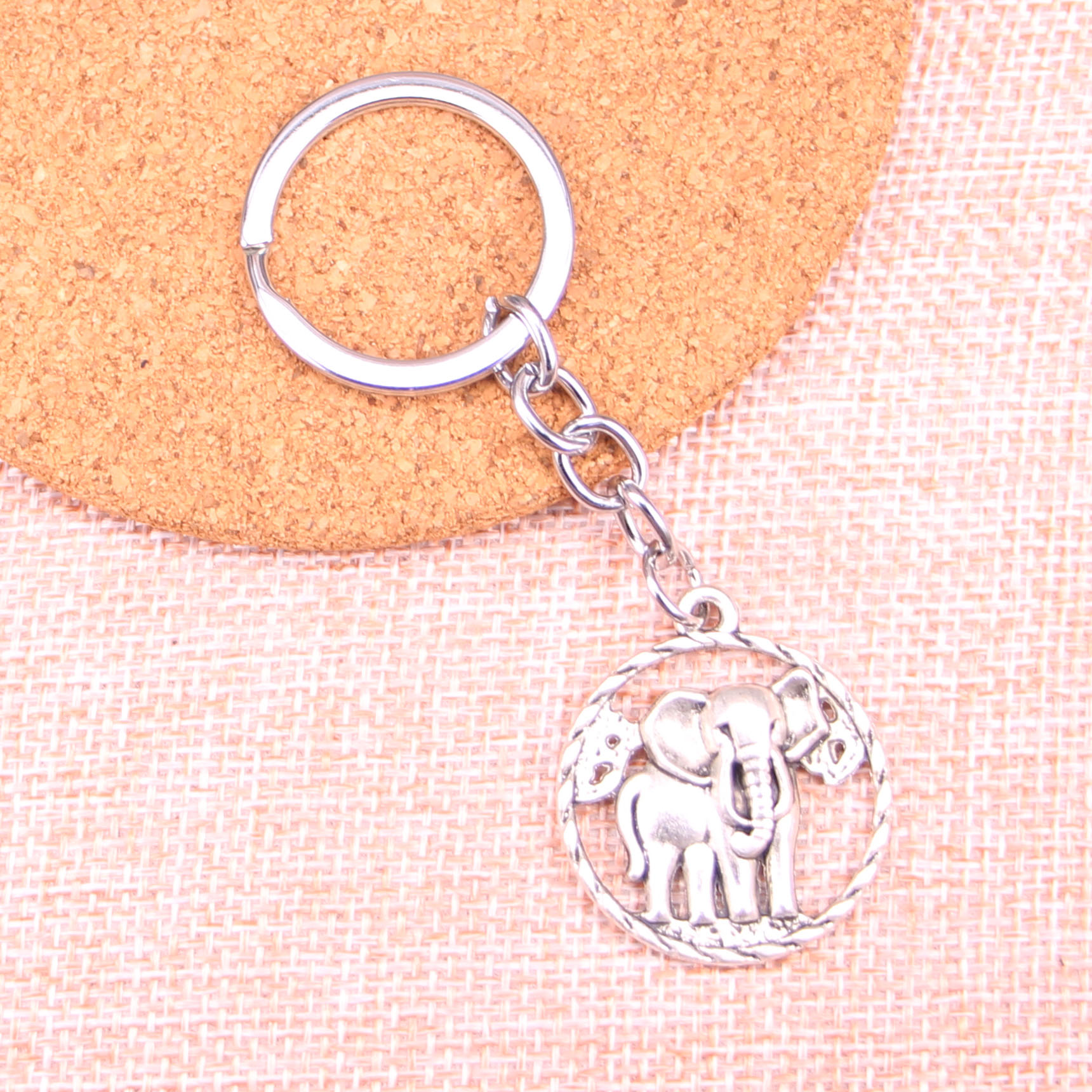 

New Keychain 28mm circle elephant Pendants DIY Men Car Key Chain Ring Holder Keyring Souvenir Jewelry Gift, Slivery;golden