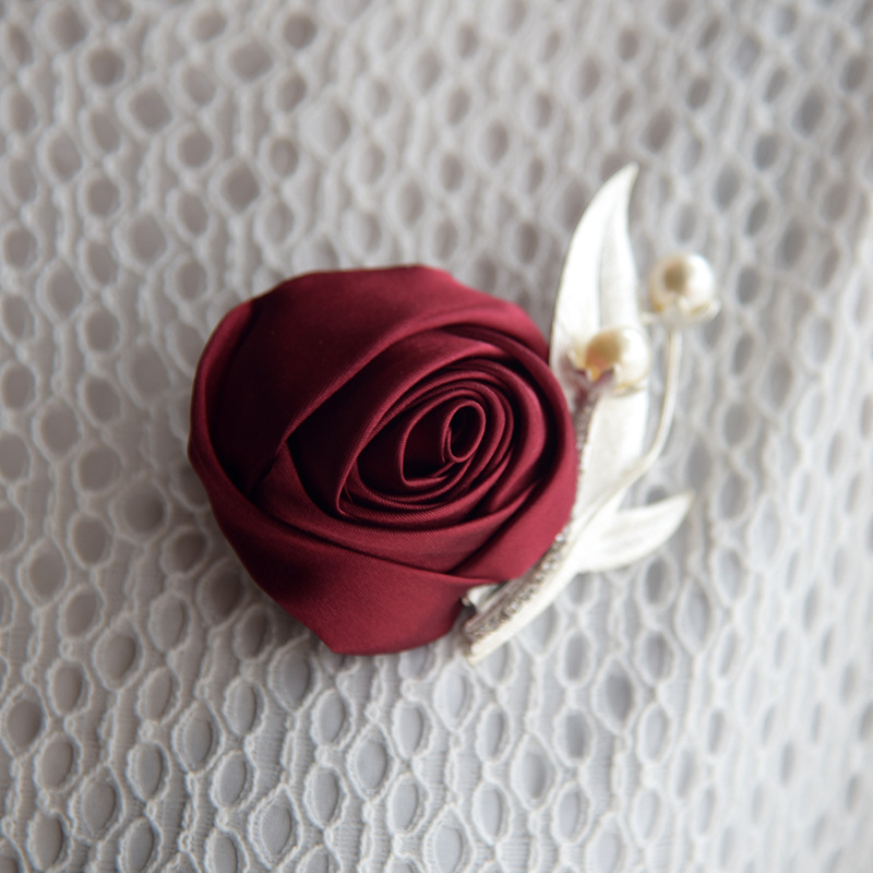 

Elegant Wine Red Satin Roses Corsage For Wedding Bride Suite Decor Boutonniere With Pear Pin Brooch For Party Dress Decor, White