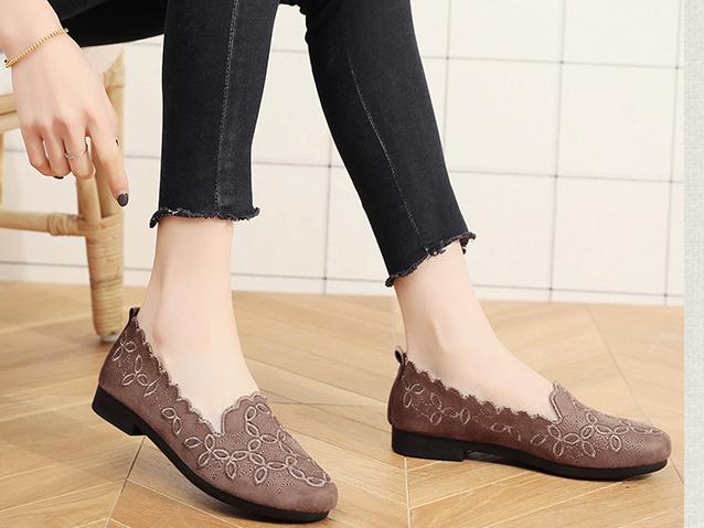 

2019 Women's shoes in Spring and Autumn with New style flat bottom round head Soft bottom comfort mother cloth shoes @280, Red