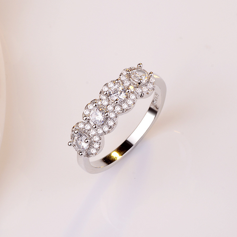 

Copper Gold-plated Round Zircon Engagement Ring Exquisite Ring Jewelry Product