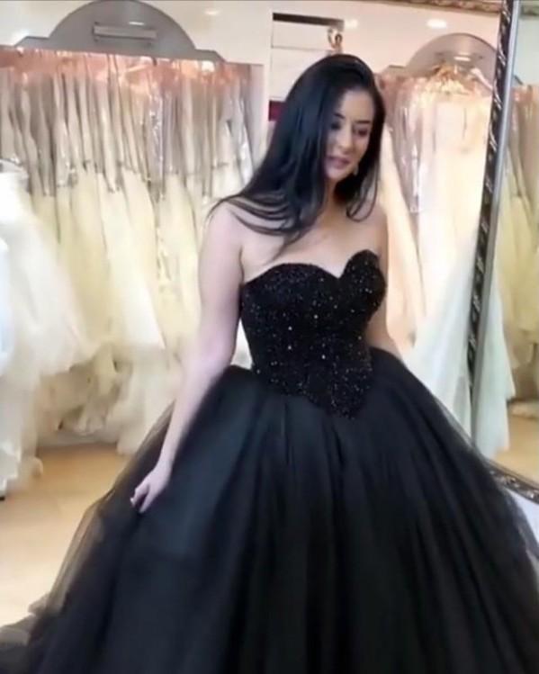 

Puffy Luxury Ball Gown Prom Dresses 2019 Sweetheart Quinceanera Dresses Black Beaded Evening Dresses Pageant Gowns 8th grade vestidos longos