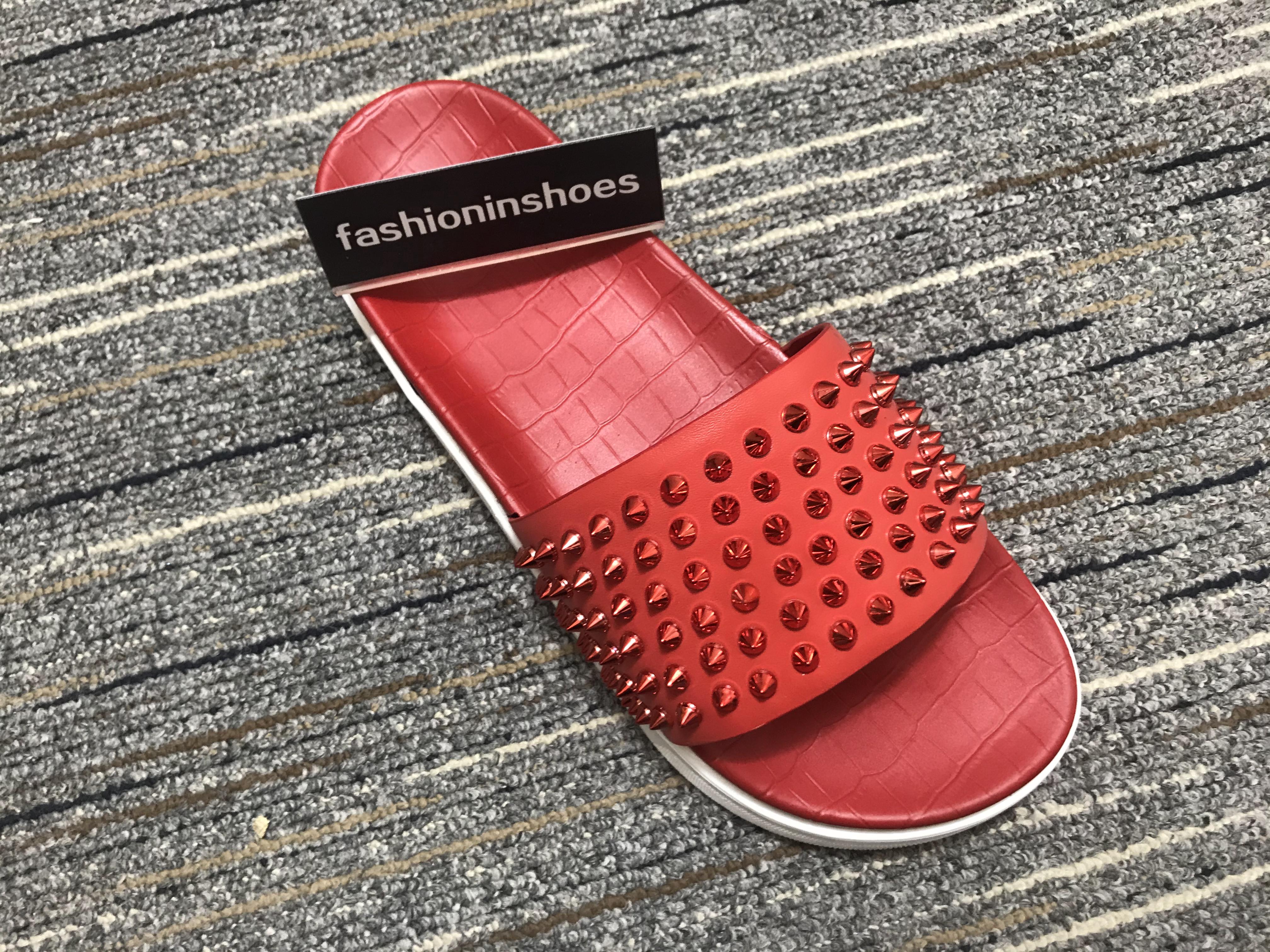 

Men Slippers Red Bottoms Pool Fun stud Luxury Designer Spikes Flip Beach Slides Tide Male Home Slippers Non-slip Leather Mens Casual Shoes, S2