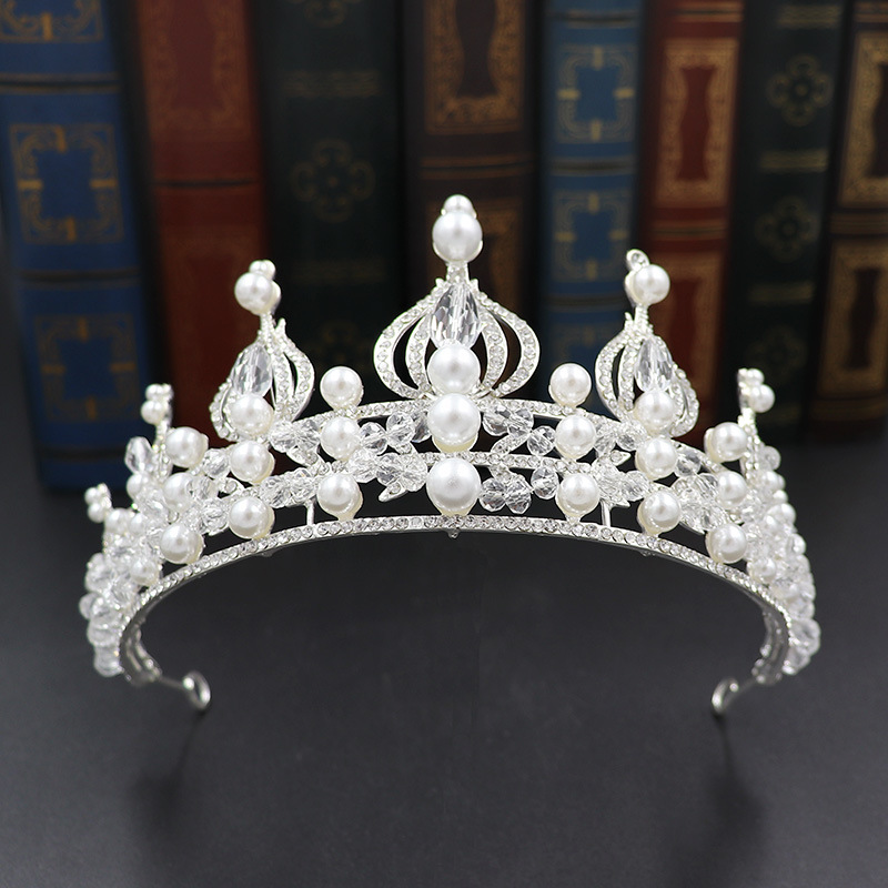 

The latest and most popular pearl bridal crown, handmade beaded rhinestone hair accessories, wedding dress accessories, bride headdress