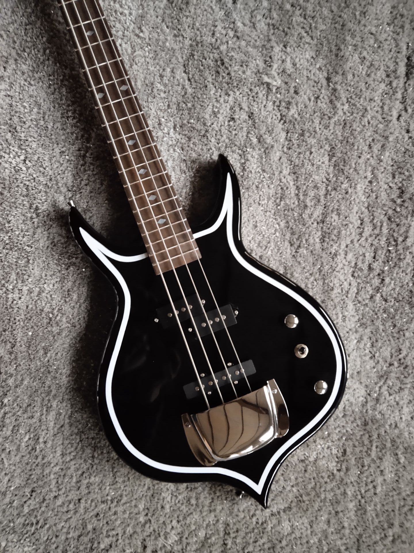 

4 strings Gene Simmons bass black electric bass guitar factory outlet