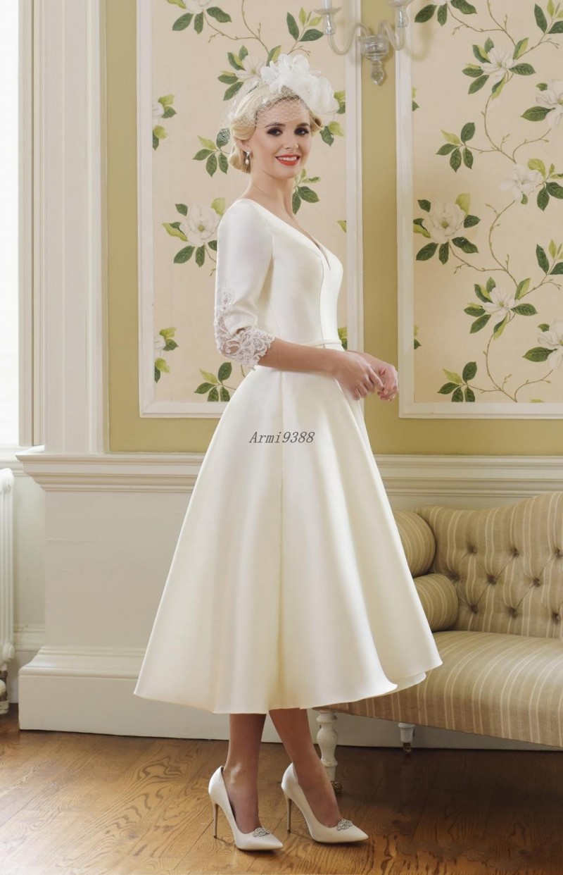 

2020 Garden Short Wedding Dresses Tea Length Satin V Neck Lace Back Bridal Gowns With 3/4 Long Sleeves Vintage 1960s 50s Wedding Gowns, White