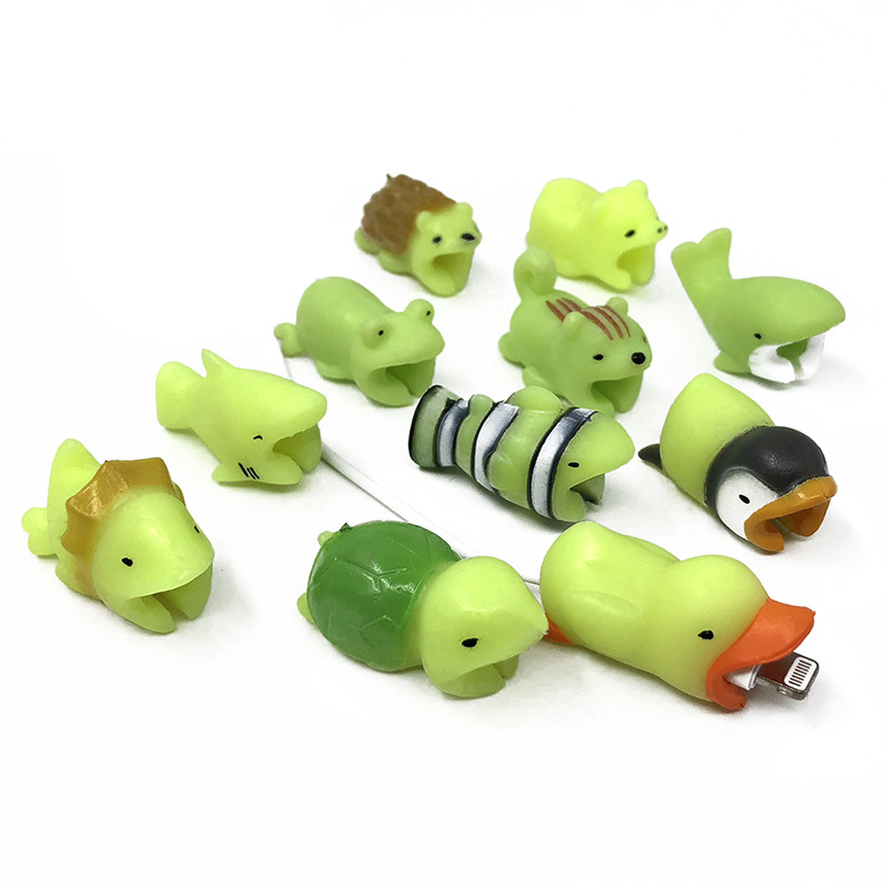 

Luminous Animal Bite Charger Date Cord Cable Protector Cover for iPhone Cute Designs Charging Data Line With Opp Bag Packaging