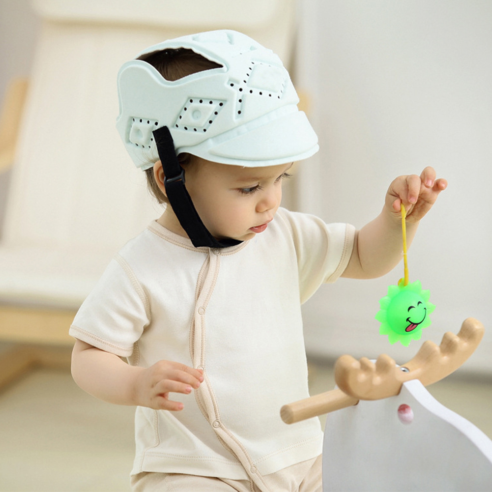 противоударный шлем для малыша. защитный шлем для малышей. детский защитный шлем для малышей. детский шлем от ударов. шапка противоударная для ребенка.