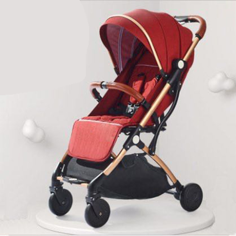 

collapsible baby stroller is easily carried and can be on the plane