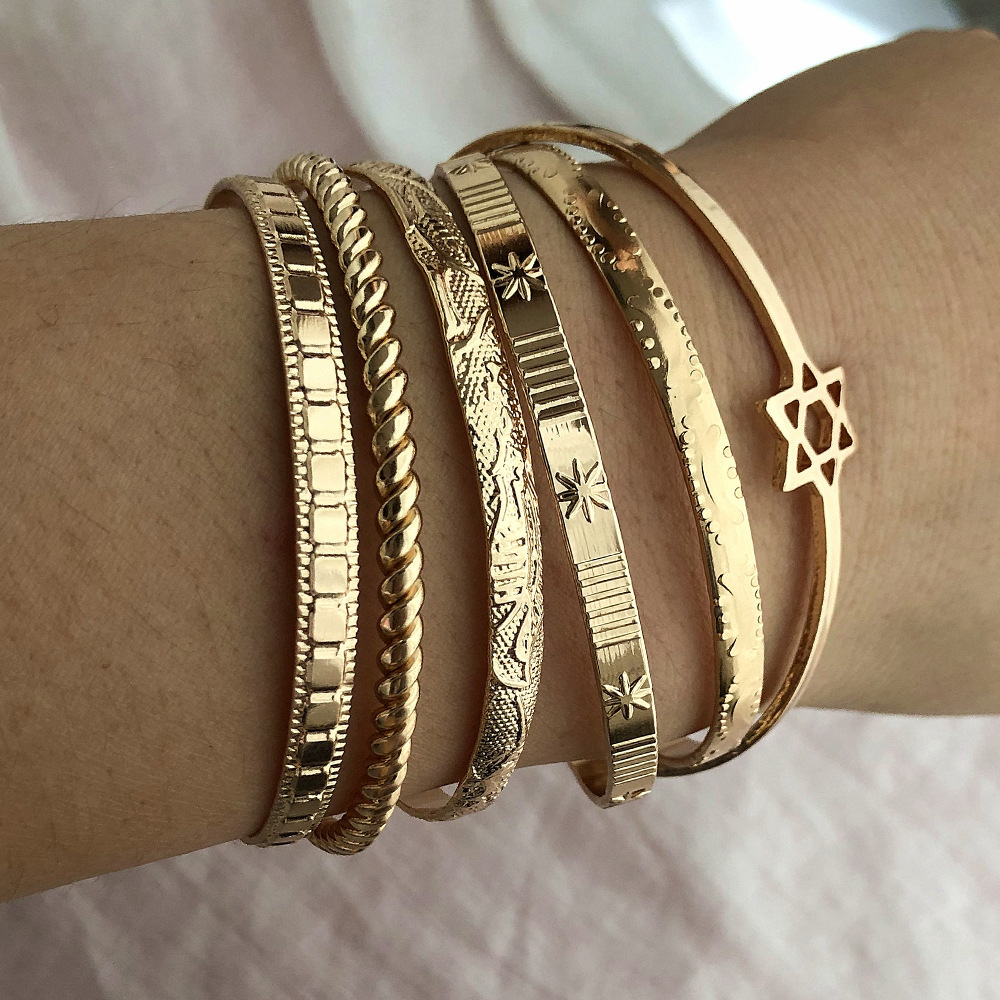 

2020 golden bracelet lettering open bracelet small accessories No fading no allergy