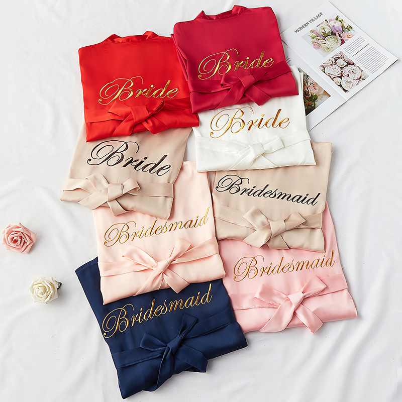 

Satin Chiffon Bridesmaid Robes 2019 Custom Design Bridesmaid Gifts Embroidery Bridal Party Robes Half Sleeves M L XXL Pajama Party Wear