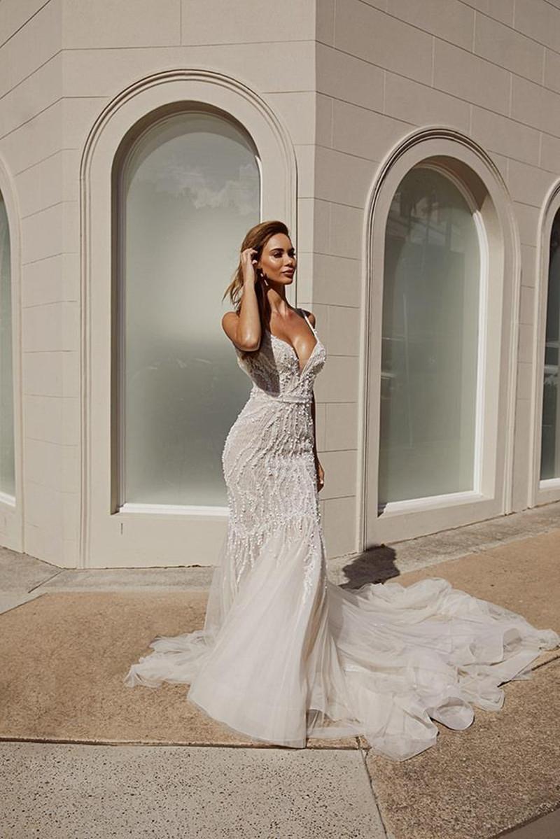 

2020 charming Wedding Dresses Spaghetti Straps Lace Beads Sequins Bridal Gowns Sexy Open Backless Sweep Train Mermaid Wedding Dress, Fuchsia