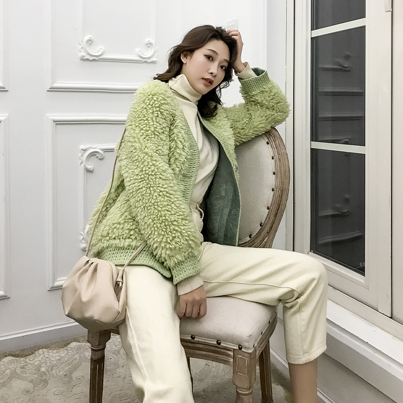

The new style of small fragrant fur and fur all-in-one sheep shearing coat v-neck loose warm casual comfortable women' jacket, Green