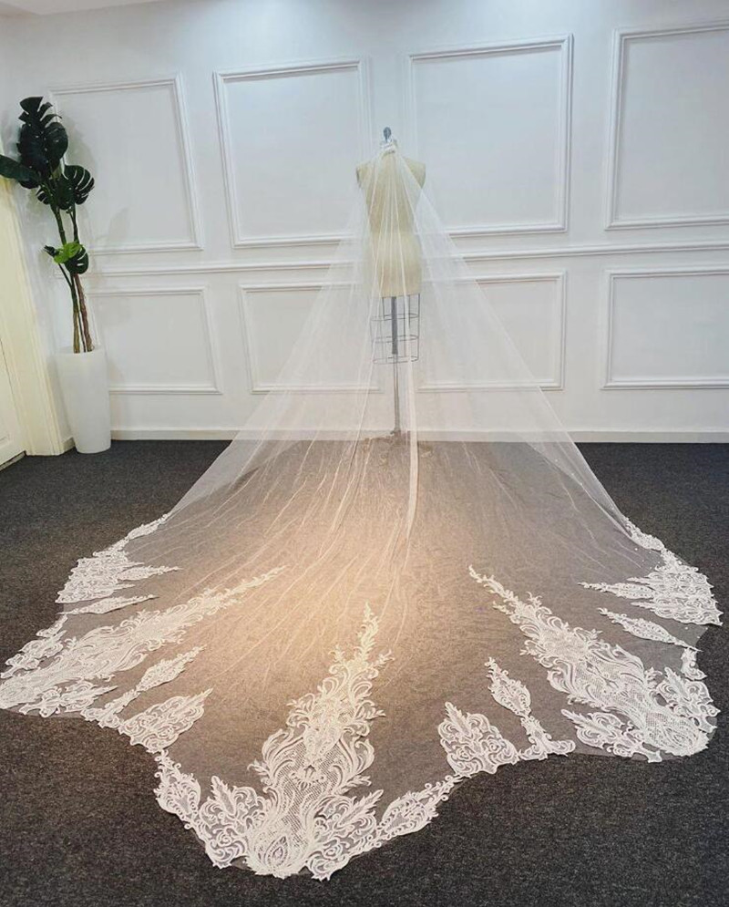 

Chapel Length Bridal Veils Lace Appliques In Stock Long Wedding Veils White Ivory Designer Vestido De Noiva Longo Wedding Veil