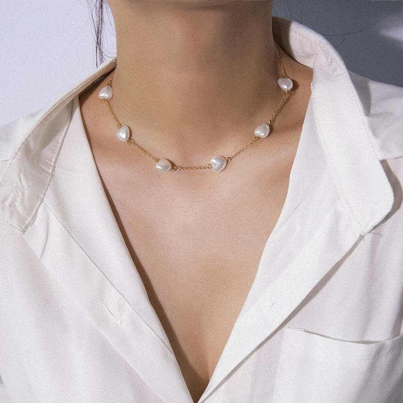 

Fashion Jewelry Choker Necklace Women Pearl Heart Necklace Pendant On Neck Collier bijoux Femme Clavicle Chain 2020
