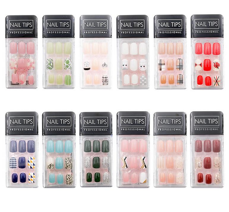 

30pcs/bag Full Cover Fake False Nail Tips with Glue Sticker Mixed Pattern Reusable Nail Decoration Tools, Red;gold