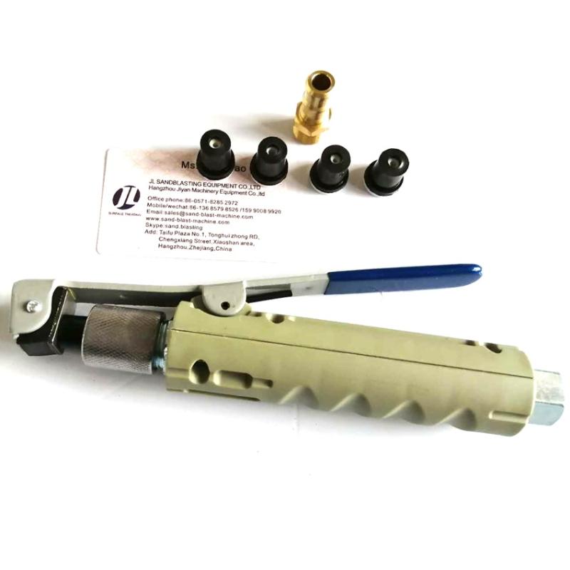 

JL portable sand blast gun with 4 pieces sand blasting nozzles 1 piece blasting hose joint for 5gallon sandblaster