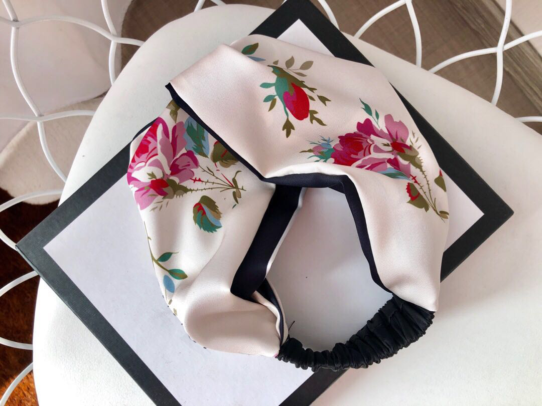 

With LOtemperamentGO Fashion hairband tiara hair pins hair clips crowns Womens Party Wedding Lovers gift motion Jewelr