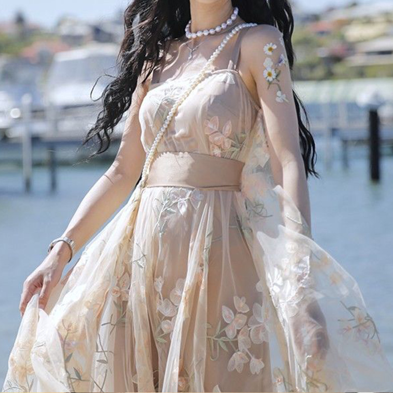 

2020 New Retro Dress Vintage Spaghetti Strap A-Line Knee-Length Dress Fashion Elegant Embroidery Korean Style Women Clothes, As the picture