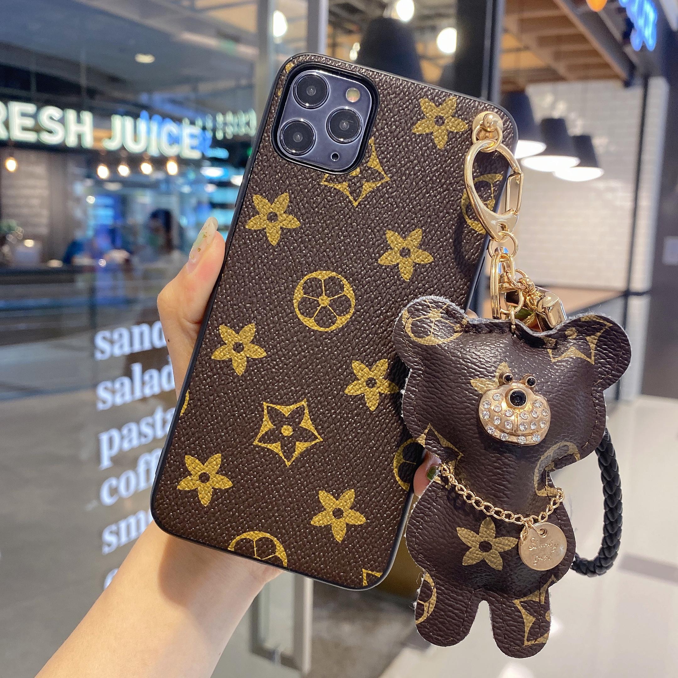 

Unique design bear pendant PU leather phone cases suitable for iPhone X S R 7/8 plus 11 12 pro MAX cute and beautiful, Brown shell + crossbody lanyard + bear