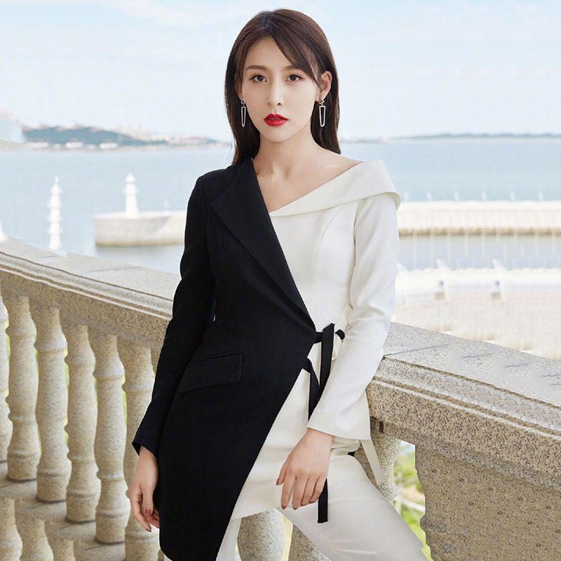 

Women's suit black and white stitching female suit spring new fashion casual blazer with straight cropped pants 2 piece set, Same as the picture