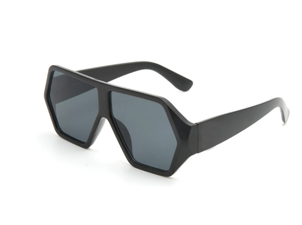 

2019 Wholesale fashion sunglasses elegant women's sunglasses designer sunglasses comfortable to wear without box free shipping