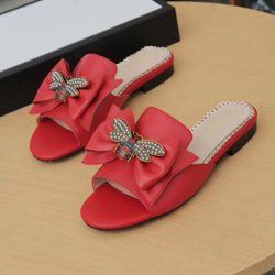 

fashion luxury slippers Summer woman Cartoon Big Head beach Slippers Designer Leather Flat Sandals Hotel Metal bee slippers Large size 35-42, Black