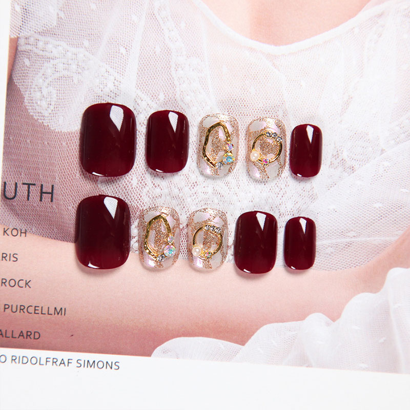 

24pcs Sweet Polka Dot Pattern Love Paillette Acrylic Fake Nail Patches Short Round Artificial False Nails Tips With Glue, As shown