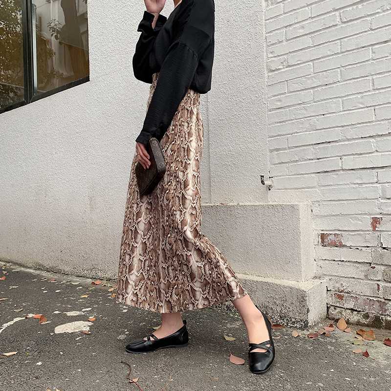 

Summer style Casual women beach skirt 2020 womens Snake print high waist pleated skirt vintage slim pleated a word skirts, Black