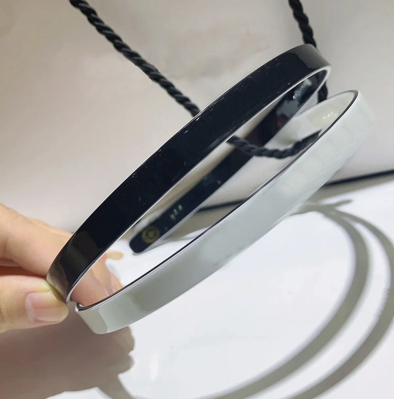 

2020 New Stamp Acrylic Casual Headband 8CM European and American Fashion Letter Hair Accessories Headdress Ladies Hairpin VIP Gift 4pcs/lot, Silver