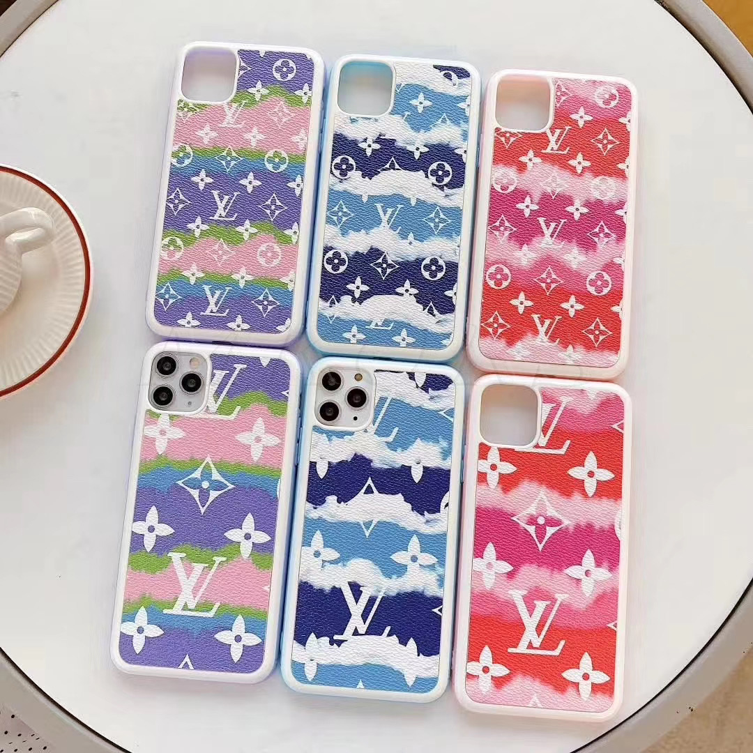 pretty girl online shopping