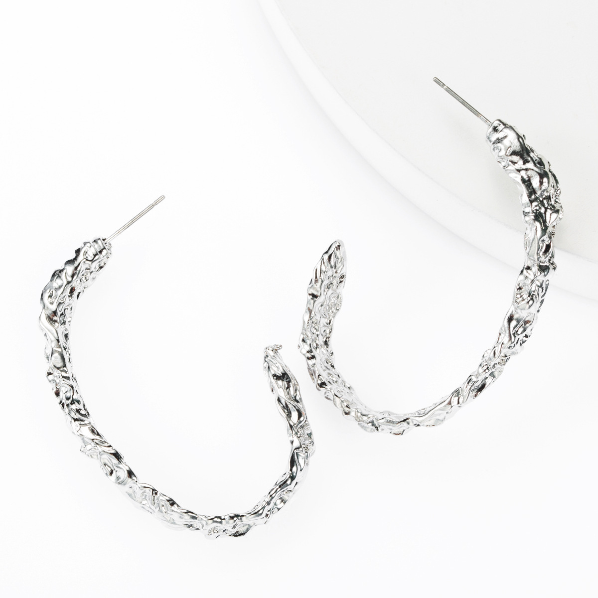 

Exaggerated personality geometry C- shaped alloy earrings women's fashion trend simple style ins Net red ear accessories