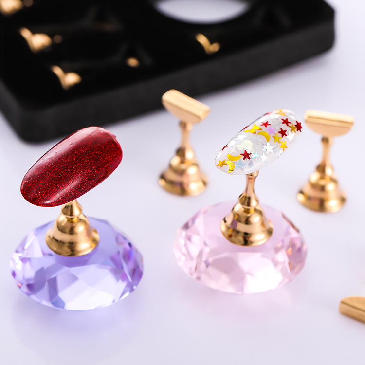 

1 Set Magnetic Nail Holder Practice Training Display Stand Acrylic Crystal Holders Alloy False Nail Tip Salon DIY Manicure Tools