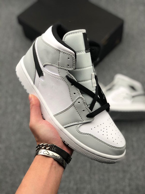 

1 CD6578-006 LIGHT BONE BLACK CRIMSON Schoenen size 36-46 fashion trainers new designer sneaker designer shoes chaussette designer high top